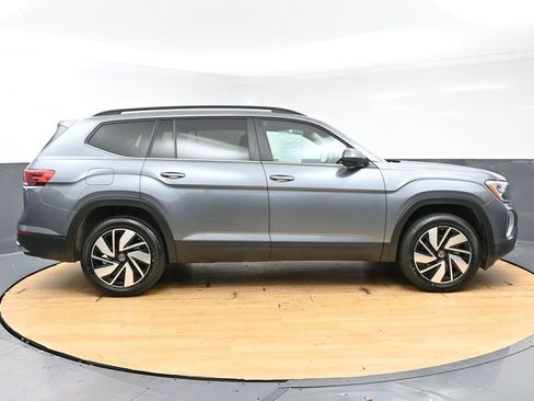 Used 2025 Volkswagen Atlas SE FWD image 8