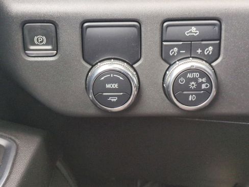 Used 2022 GMC Sierra 1500 Elevation image 18