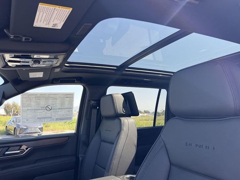 New 2026 GMC Yukon XL Denali w/ Denali Reserve Package RWD image 25