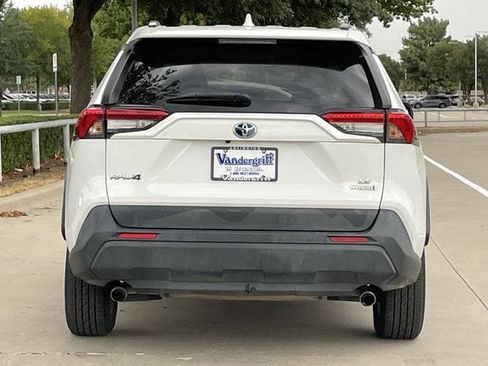 Used 2021 Toyota RAV4 LE AWD/4WD image 5