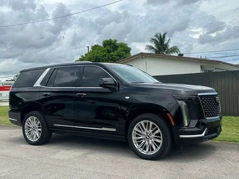 Used 2026 Cadillac Escalade Luxury RWD image 1