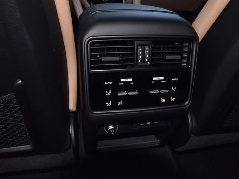 Used 2025 Porsche Cayenne Base image 18
