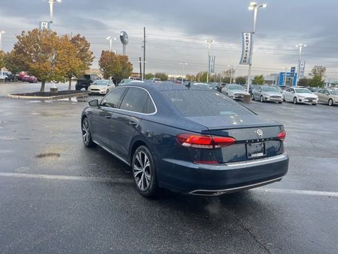 Used 2022 Volkswagen Passat 2.0T SE image 11