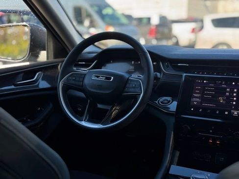 Certified 2023 Jeep Grand Cherokee Laredo w/ Luxury Tech Group I image 22