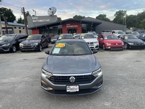 Used 2019 Volkswagen Jetta R-Line FWD image 3