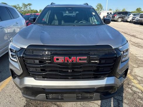 Used 2026 GMC Terrain Elevation w/ Elevation Premium Package FWD image 9
