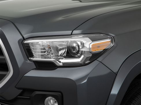 Used 2018 Toyota Tacoma SR5 RWD image 50
