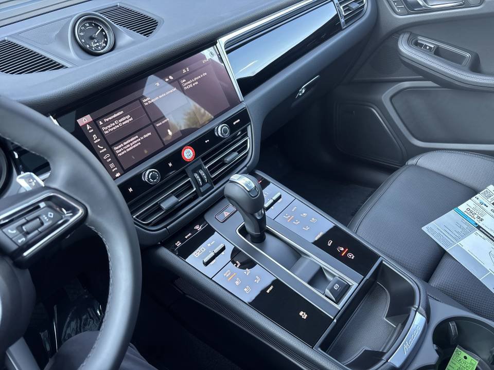 Certified 2026 Porsche Macan AWD/4WD image 19