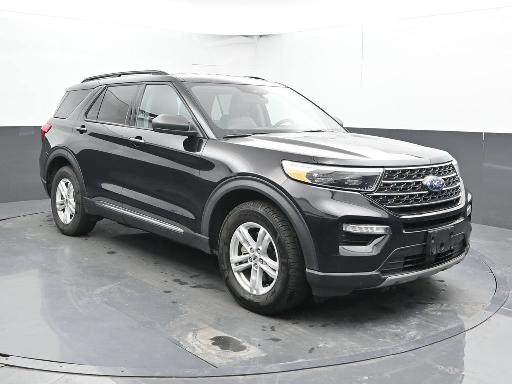 Used 2024 Ford Explorer XLT w/ Equipment Group 202A AWD/4WD image 5