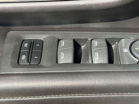 Used 2021 Chevrolet Suburban LT RWD image 14