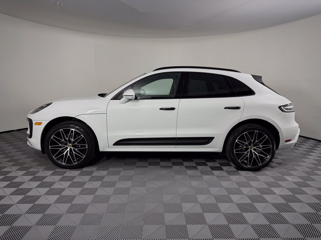Certified 2026 Porsche Macan AWD/4WD image 2