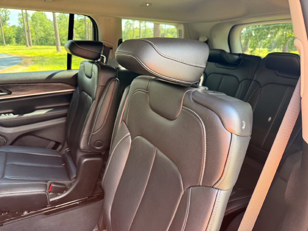 Used 2023 Jeep Grand Cherokee L Limited w/ Black Appearance Package RWD image 30
