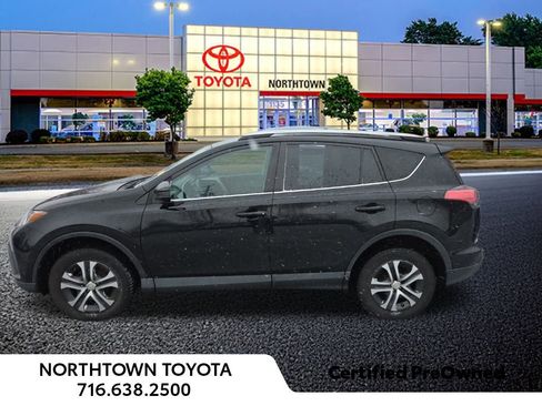 Used 2018 Toyota RAV4 LE image 12