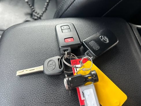 Certified 2018 Toyota Tacoma TRD Sport AWD/4WD image 26
