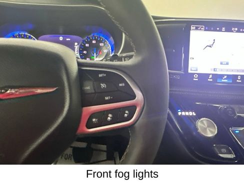 Used 2025 Chrysler Pacifica Select FWD image 41