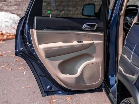 Used 2020 Jeep Grand Cherokee Limited w/ Luxury Group II image 18