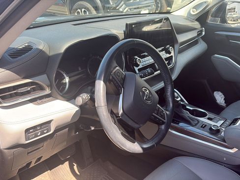 Used 2021 Toyota Highlander Limited AWD/4WD image 12