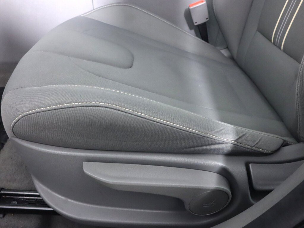 Used 2025 Hyundai Elantra SEL FWD image 32