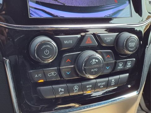Used 2019 Jeep Grand Cherokee Altitude AWD/4WD image 11