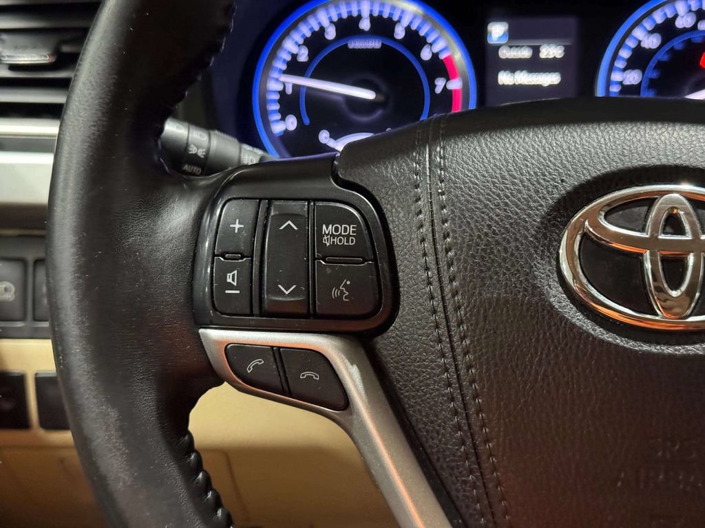 Used 2019 Toyota Highlander XLE AWD/4WD image 15