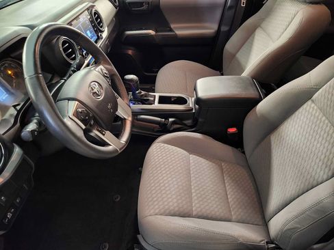 Used 2021 Toyota Tacoma SR5 RWD image 13