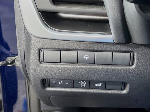 Used 2024 Nissan Rogue SV image 9