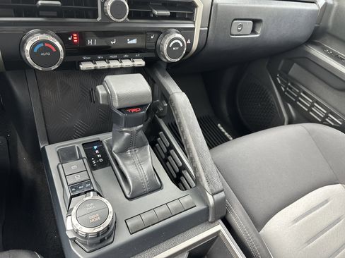 Used 2025 Toyota Tacoma TRD Sport image 19