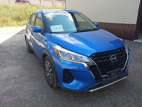 Used 2024 Nissan Kicks SV FWD image 3