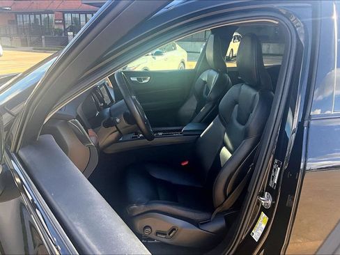 Used 2024 Volvo XC60 B5 Plus w/ Protection Package Premier AWD/4WD image 33