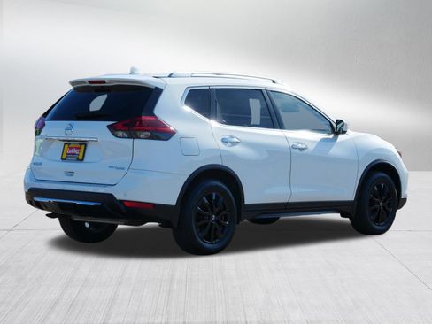 Used 2020 Nissan Rogue SV image 7