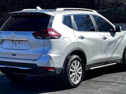 Used 2018 Nissan Rogue SV w/ Sun & Sound Touring Package AWD/4WD image 5
