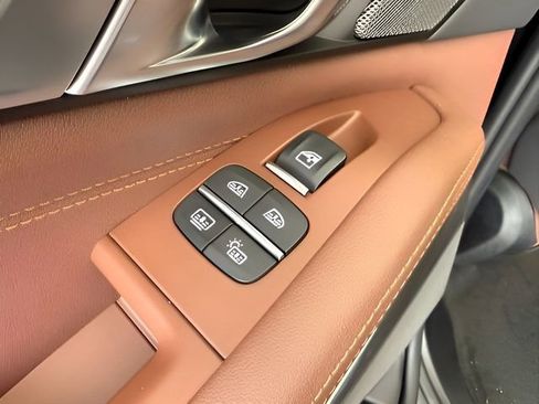 Used 2026 BMW X7 xDrive40i w/ M Sport Package image 22