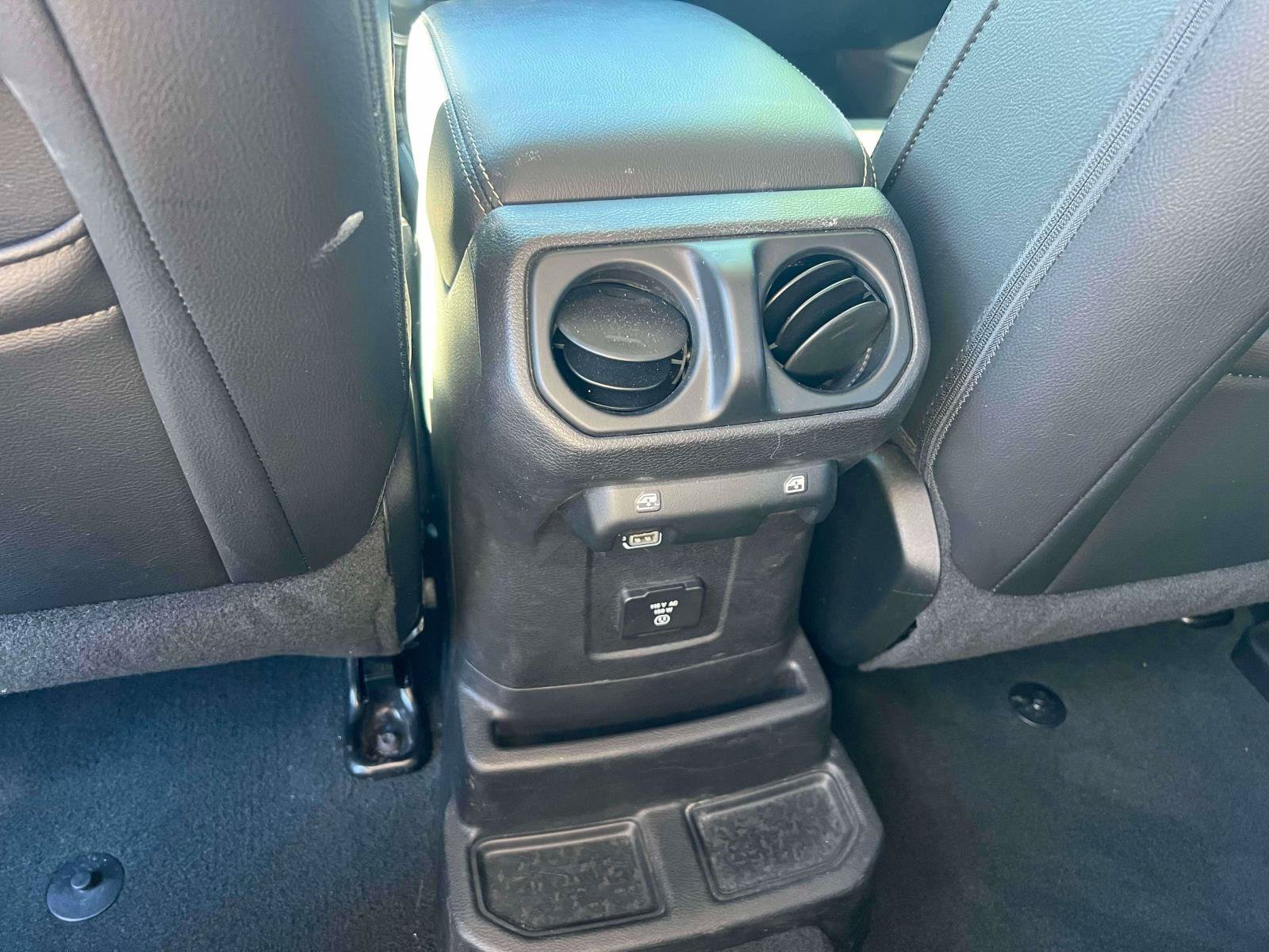 Used 2018 Jeep Wrangler Unlimited Sahara w/ Dual Top Group AWD/4WD image 22