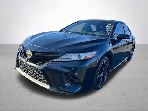Used 2018 Toyota Camry XSE image 2