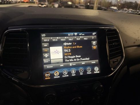 Used 2020 Jeep Grand Cherokee Altitude image 16