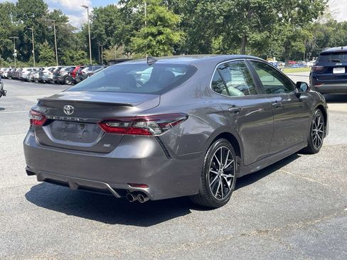 Used 2022 Toyota Camry SE FWD image 4