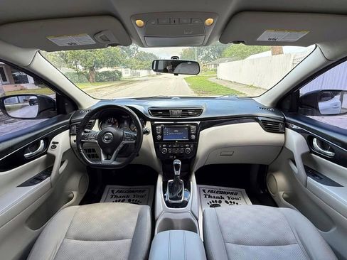 Used 2018 Nissan Rogue Sport SV w/ SV Technology Package FWD image 16