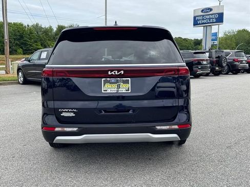 Used 2024 Kia Carnival LX FWD image 4