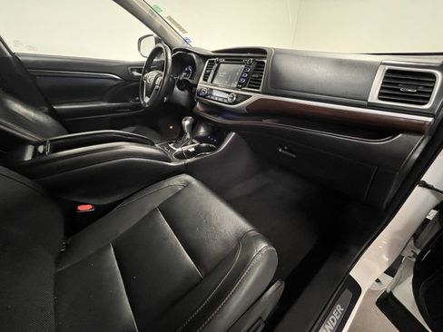 Used 2015 Toyota Highlander Limited image 10