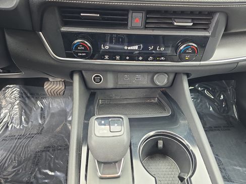 Used 2023 Nissan Rogue SV FWD image 22