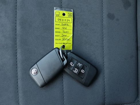 Used 2022 Volkswagen Taos SE w/ Panoramic Sunroof Package FWD image 45