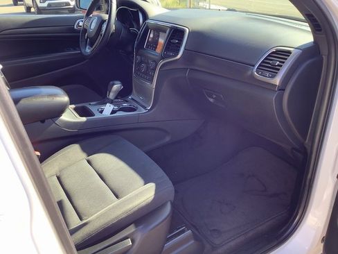 Used 2018 Jeep Grand Cherokee Laredo image 35