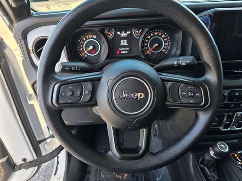 Used 2025 Jeep Gladiator Sport AWD/4WD image 24
