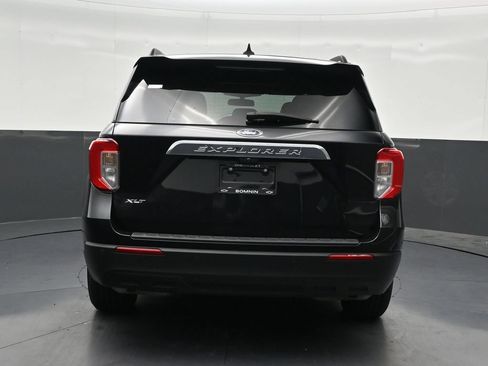 Used 2021 Ford Explorer XLT RWD image 4