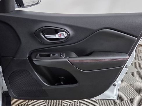 Used 2022 Jeep Cherokee Trailhawk w/ Trailer Tow Group image 32