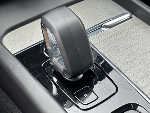 Used 2025 Volvo XC60 B5 Plus image 30