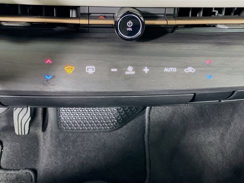 Used 2025 Nissan Ariya FWD image 24