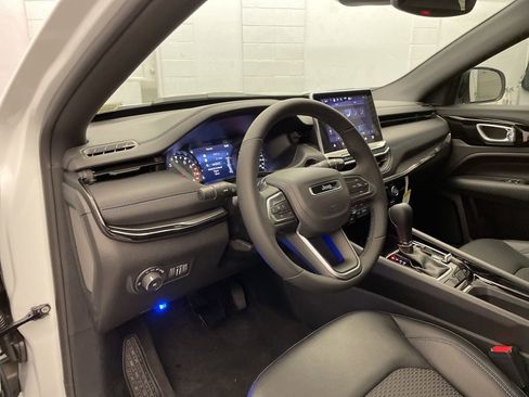 New 2026 Jeep Compass Latitude image 13
