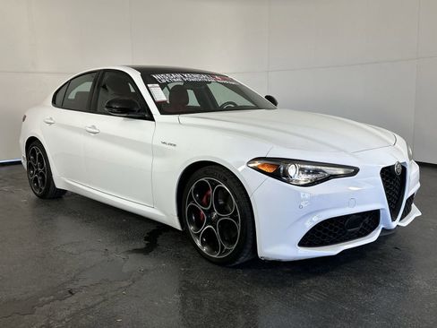 Used 2023 Alfa Romeo Giulia Veloce image 3