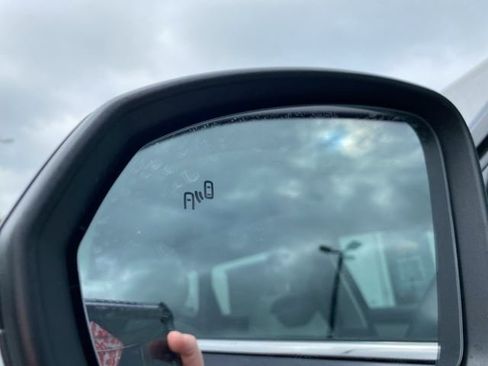 New 2025 Volkswagen Taos SE image 16